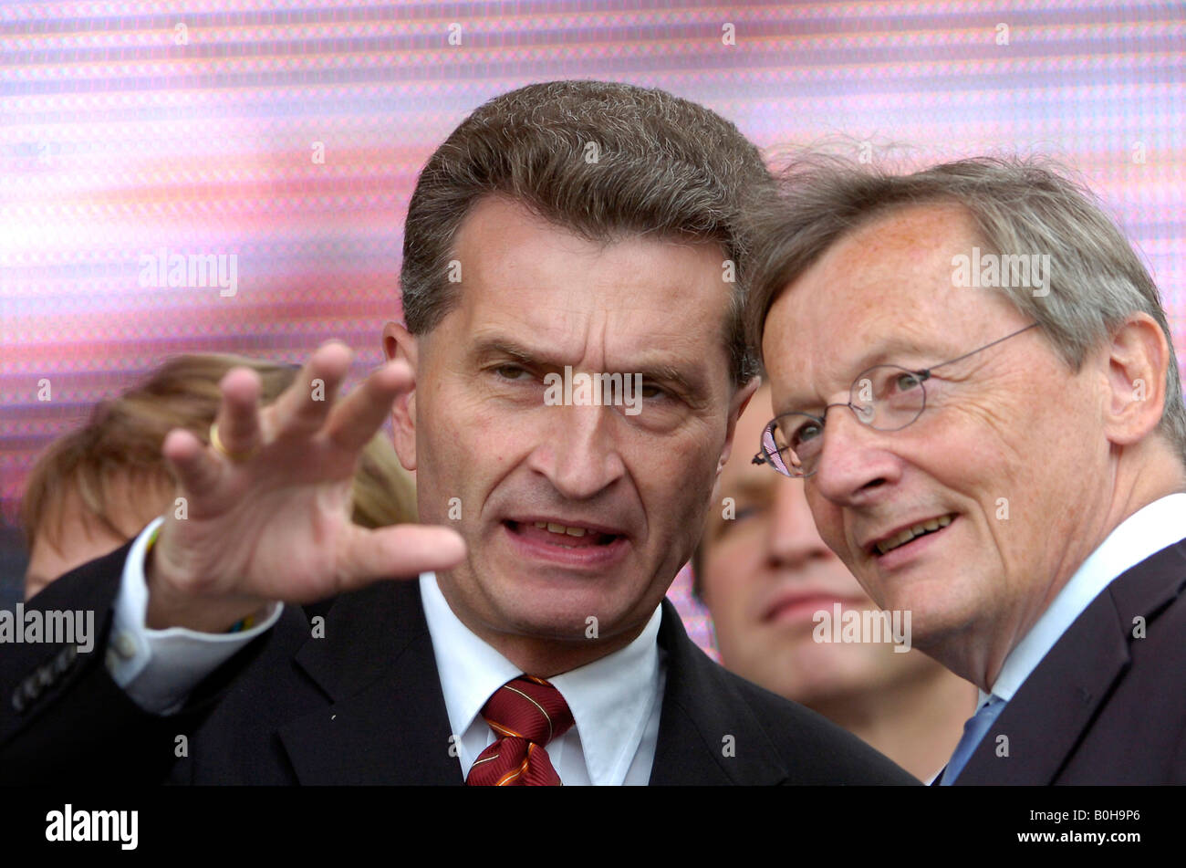 Da sinistra a destra, Guenther H. Oettinger, Cristiana Unione democratica di Germania, CDU premier Baden-Wuerttemberg e il Dott. Wolfgang Foto Stock
