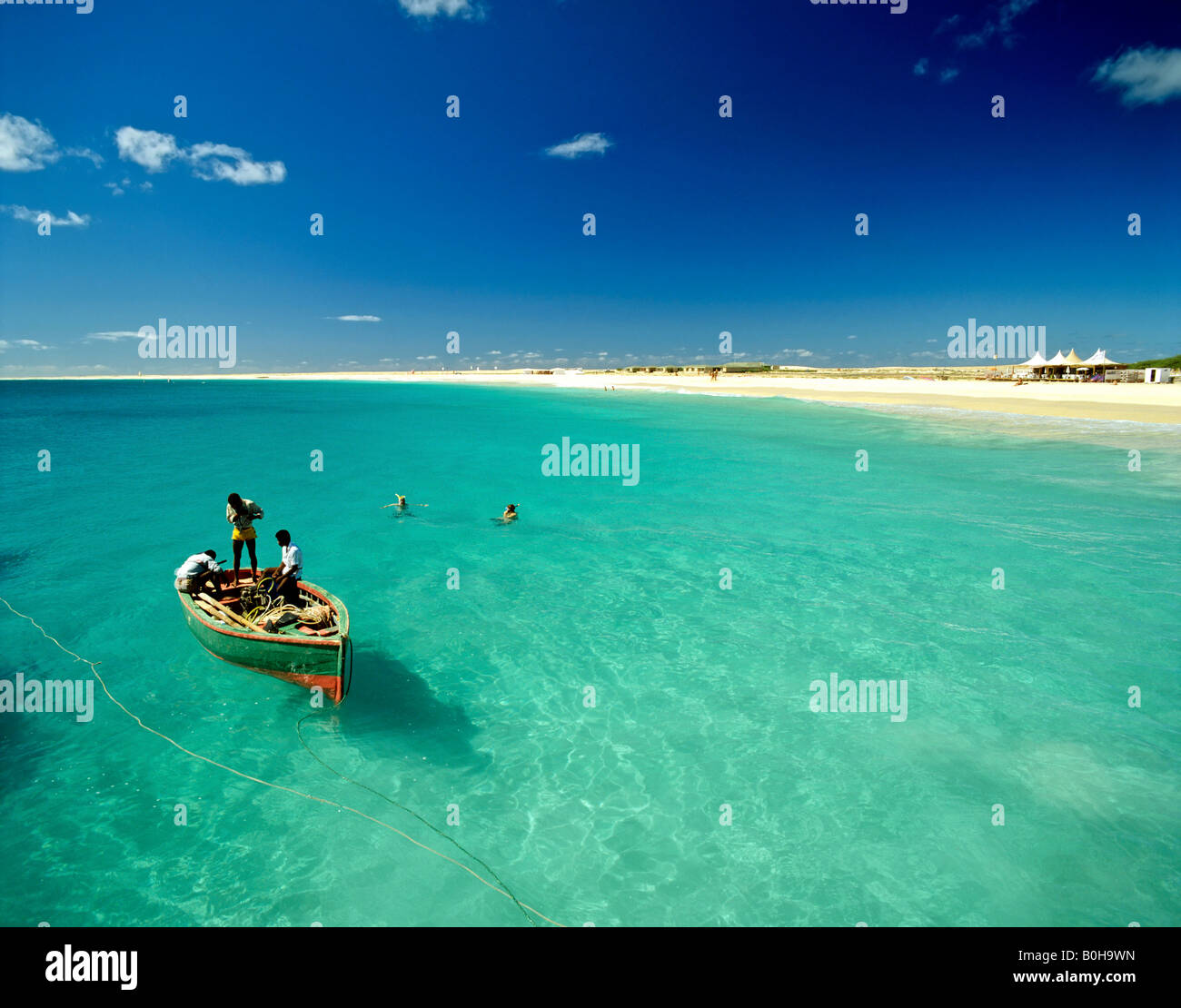 Barca da pesca al largo della costa della isola di Sal, Capo Verde, Oceano Atlantico Foto Stock
