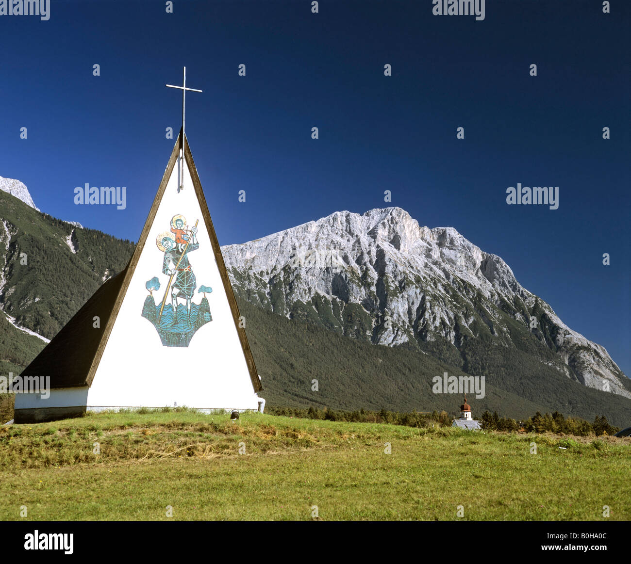 Cappella di Mieminger Plateau, Hohe Munde, Mieming, Tirolo, Austria Foto Stock