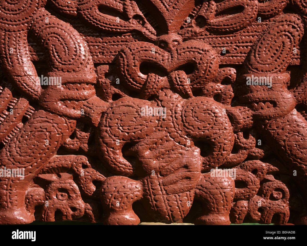 Maori sculture in legno, Rotorua, Isola del nord, Nuova Zelanda Foto Stock