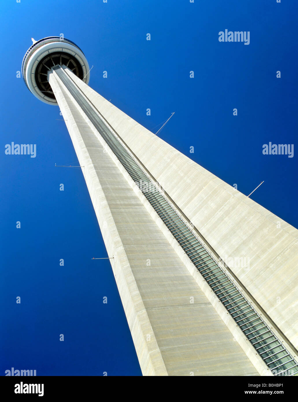 La CN Tower, la torre della televisione e torre di avvistamento, Toronto, Canada Foto Stock