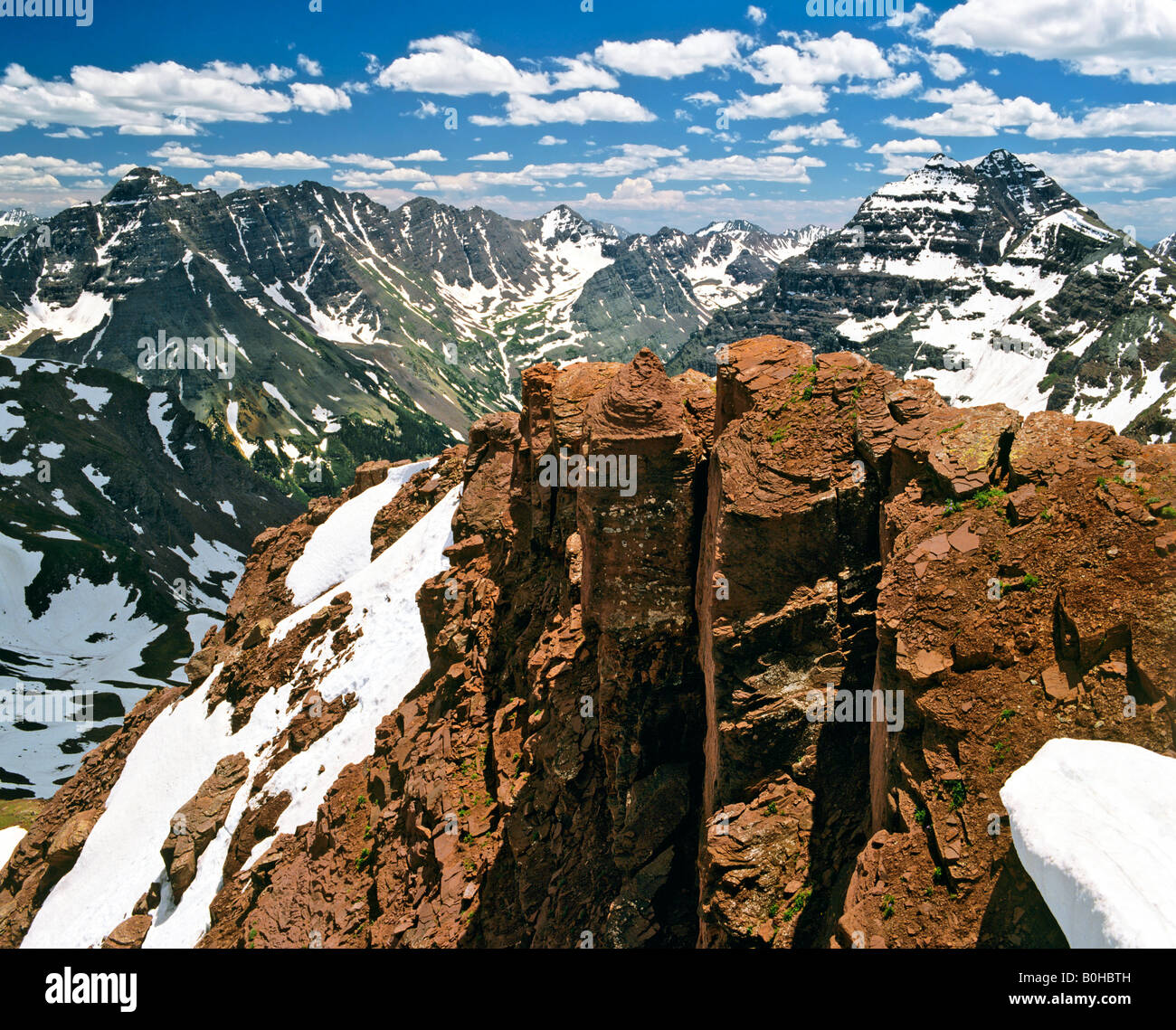 Mt. Picco di piramide e Mt. Picco di Maroon, Aspen, Colorado, STATI UNITI D'AMERICA Foto Stock