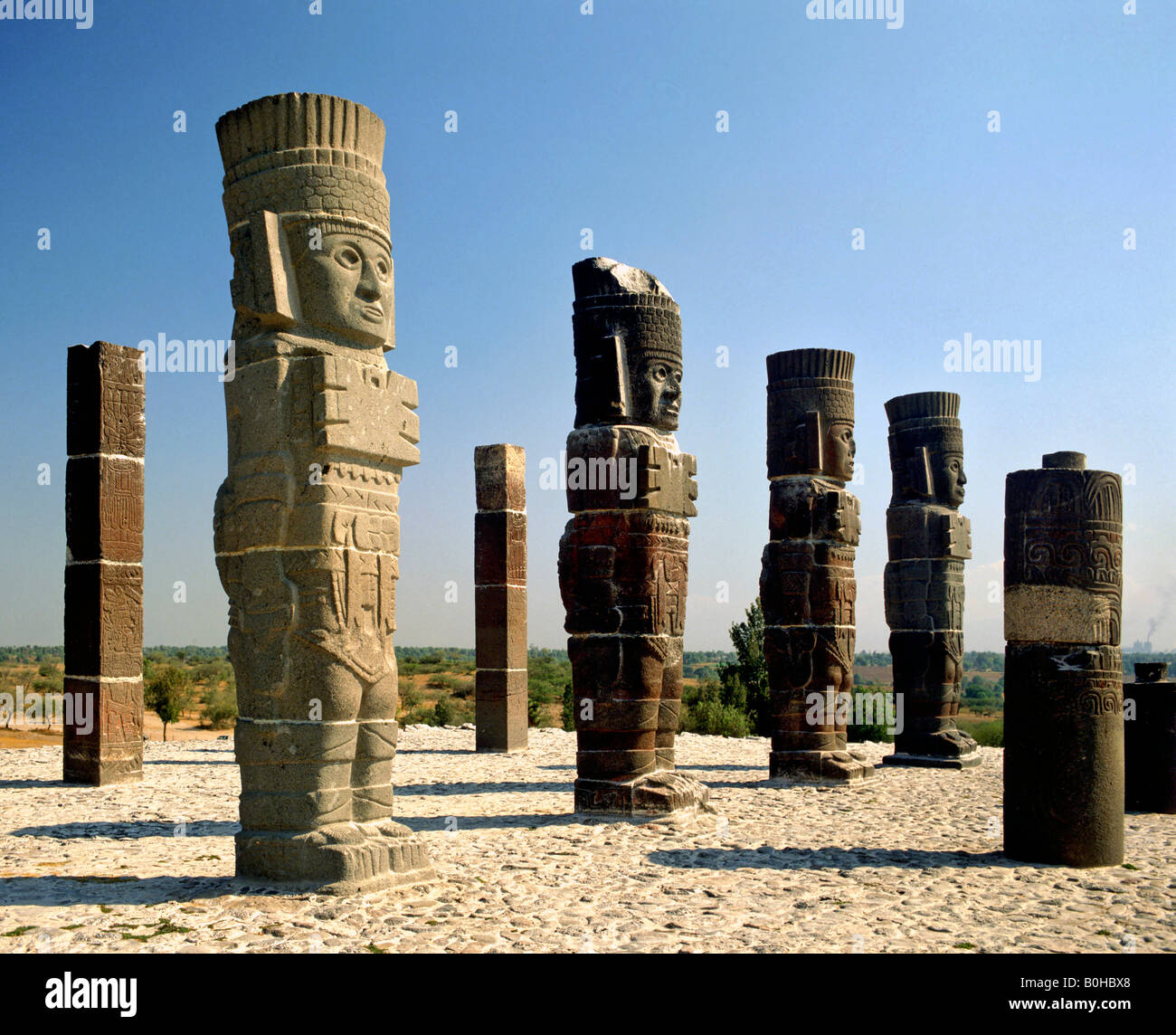 Figure in pietra, Toltec guerrieri di Tula, azteca sito archeologico di Tula, Messico, America Centrale Foto Stock