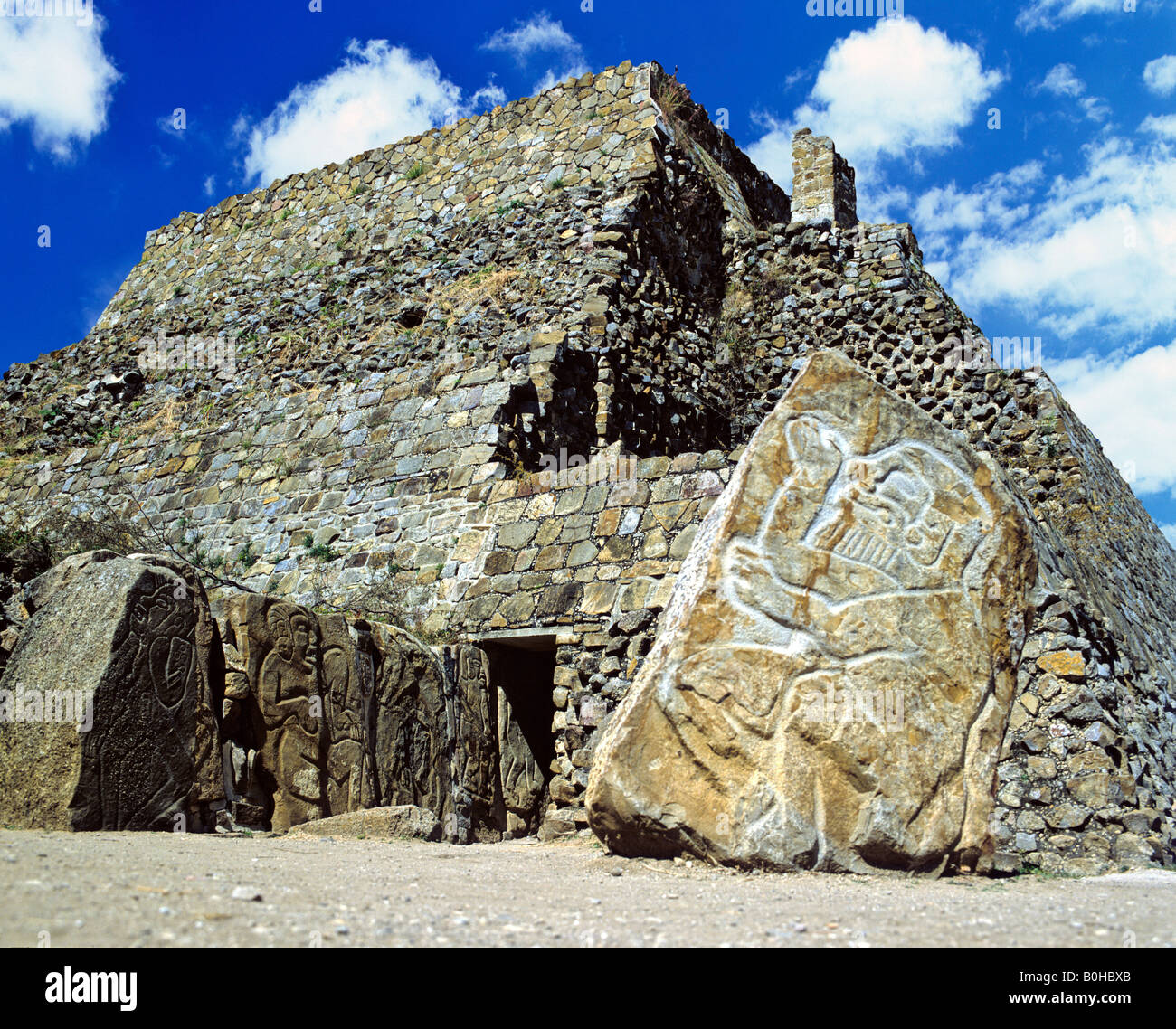 Danzante rilievo, Monte Alban, Sito Patrimonio Mondiale dell'UNESCO, Oaxaca de Juarez, Messico, America Centrale Foto Stock