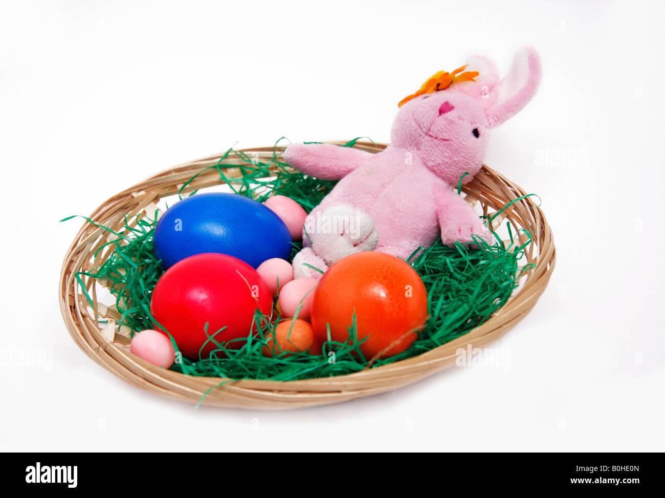 Coniglietto di Pasqua e uova di Pasqua in un cestello Foto Stock