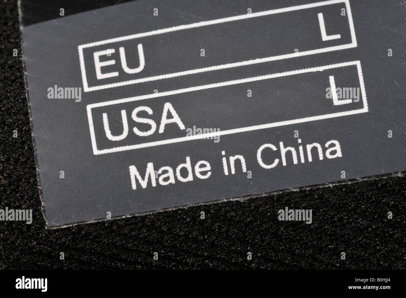Etichetta di vestiti: UE Grande, STATI UNITI D'AMERICA grandi, prodotta in Cina Foto Stock