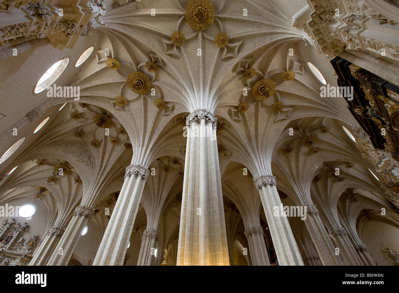 Catedral de San Salvador cattedrale, La Seo, colonne e ornato soffitto a volte archi, Saragozza, Saragozza, Aragona, Spagna Foto Stock