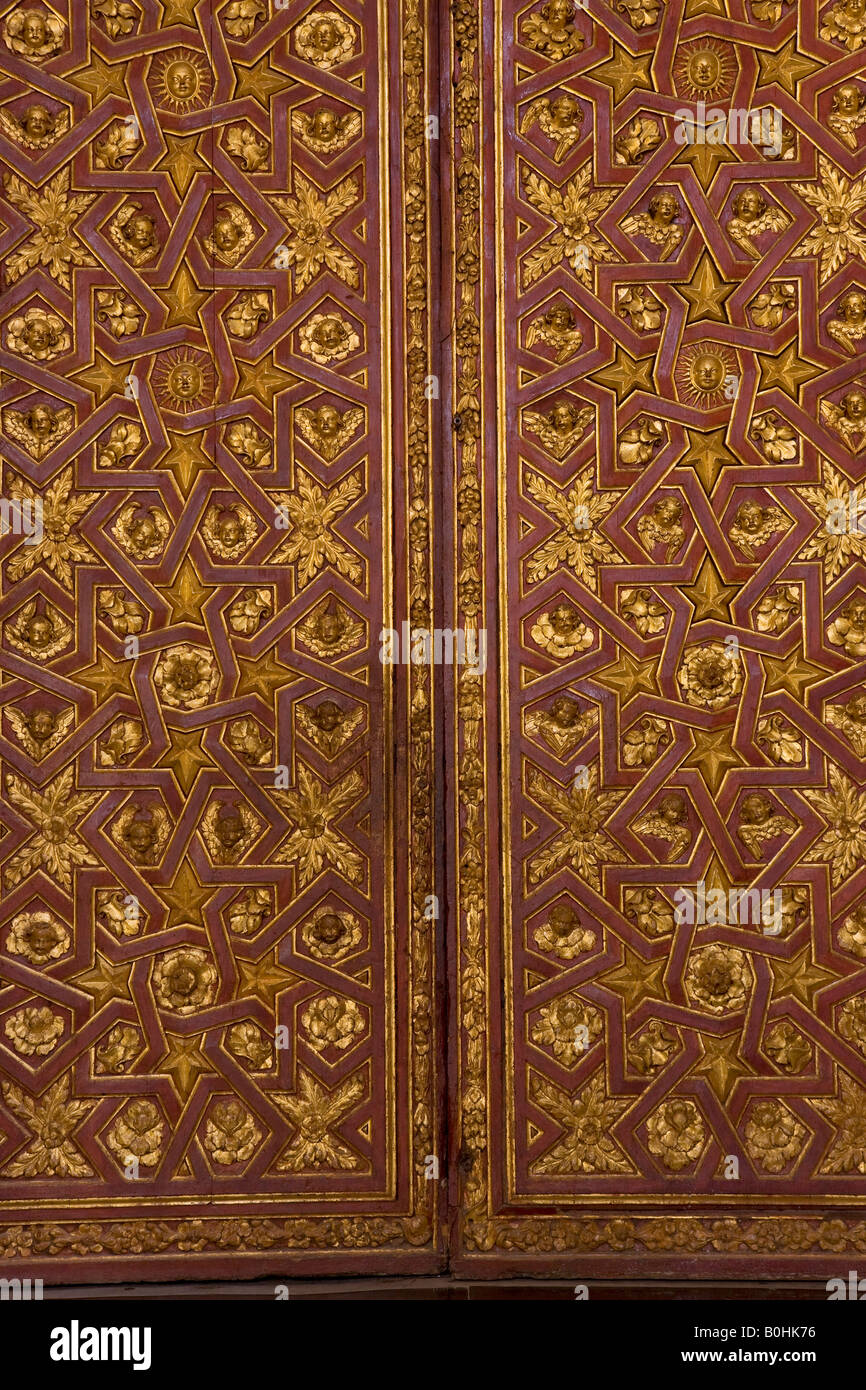 Catedral de San Salvador cattedrale, La Seo, porta decorata con ornati in stile moresco intarsio di legno, intarsiato, Saragozza, Saragozza, Arag Foto Stock