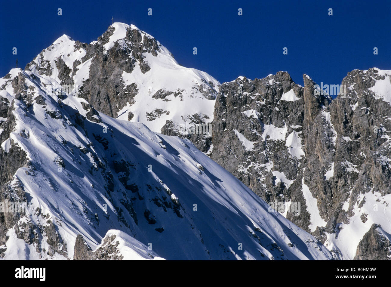 Coperta di neve pancia, via ferrata, Innsbrucker Nordkette catena montuosa, Innsbruck, in Tirolo, Austria, Europa Foto Stock