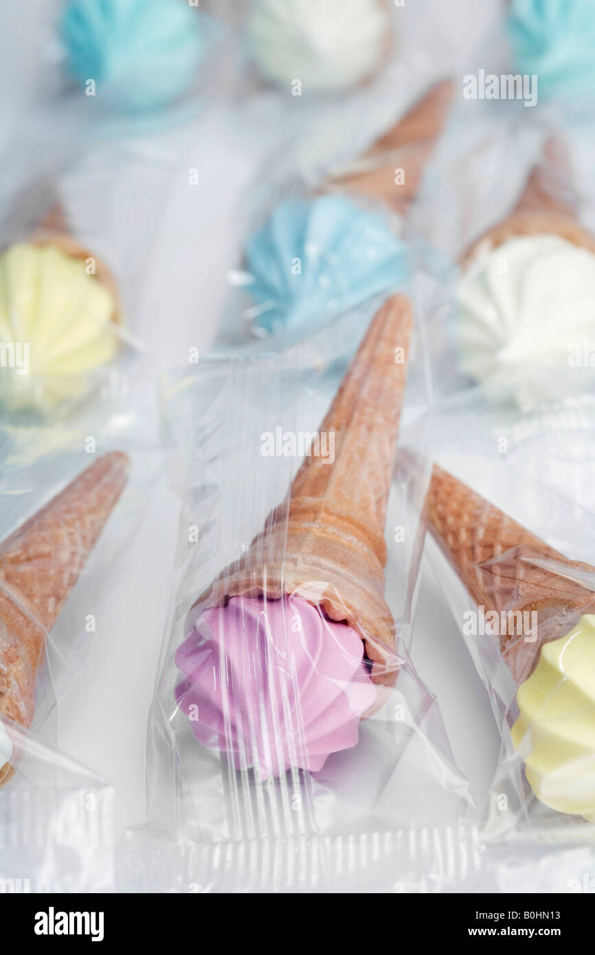 Cialde di marshmallow a forma di soft servire gelati in vari colori Foto Stock