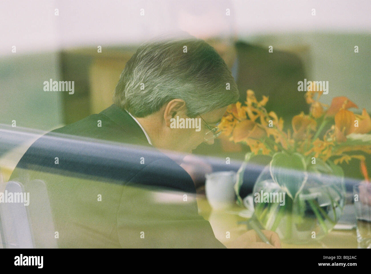 Comitato esecutivo riunione visto attraverso la finestra Foto Stock