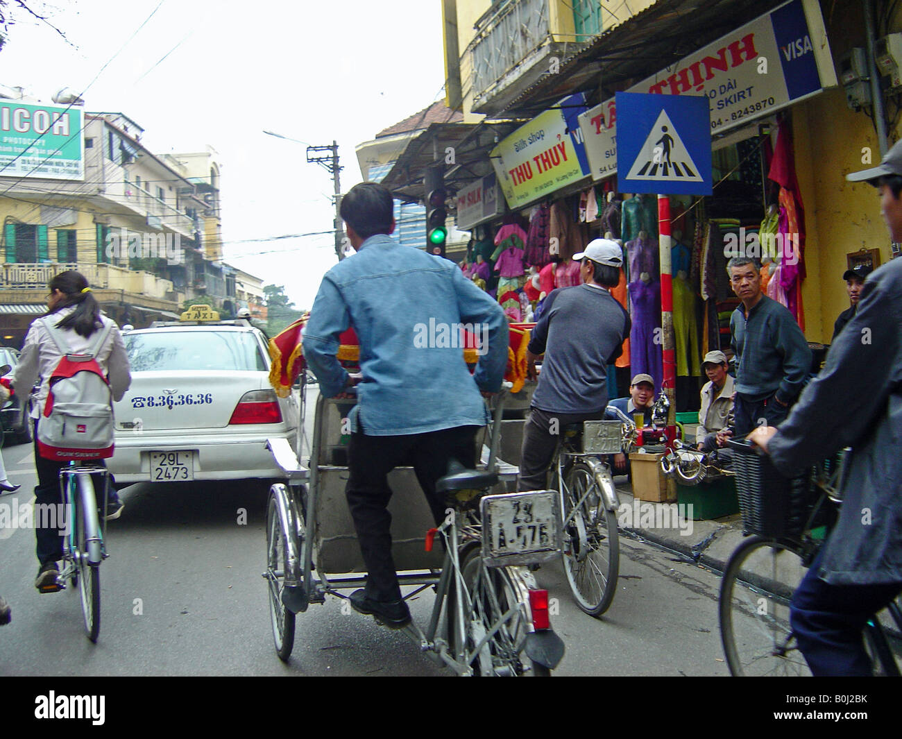 Hanoi traffico affollato Foto Stock