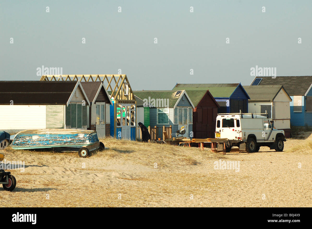 La costruzione di una nuova spiaggia capanna a testa Hengistbury vicino Mudeford nel Dorset England Regno Unito gran bretagna costa inglese Foto Stock