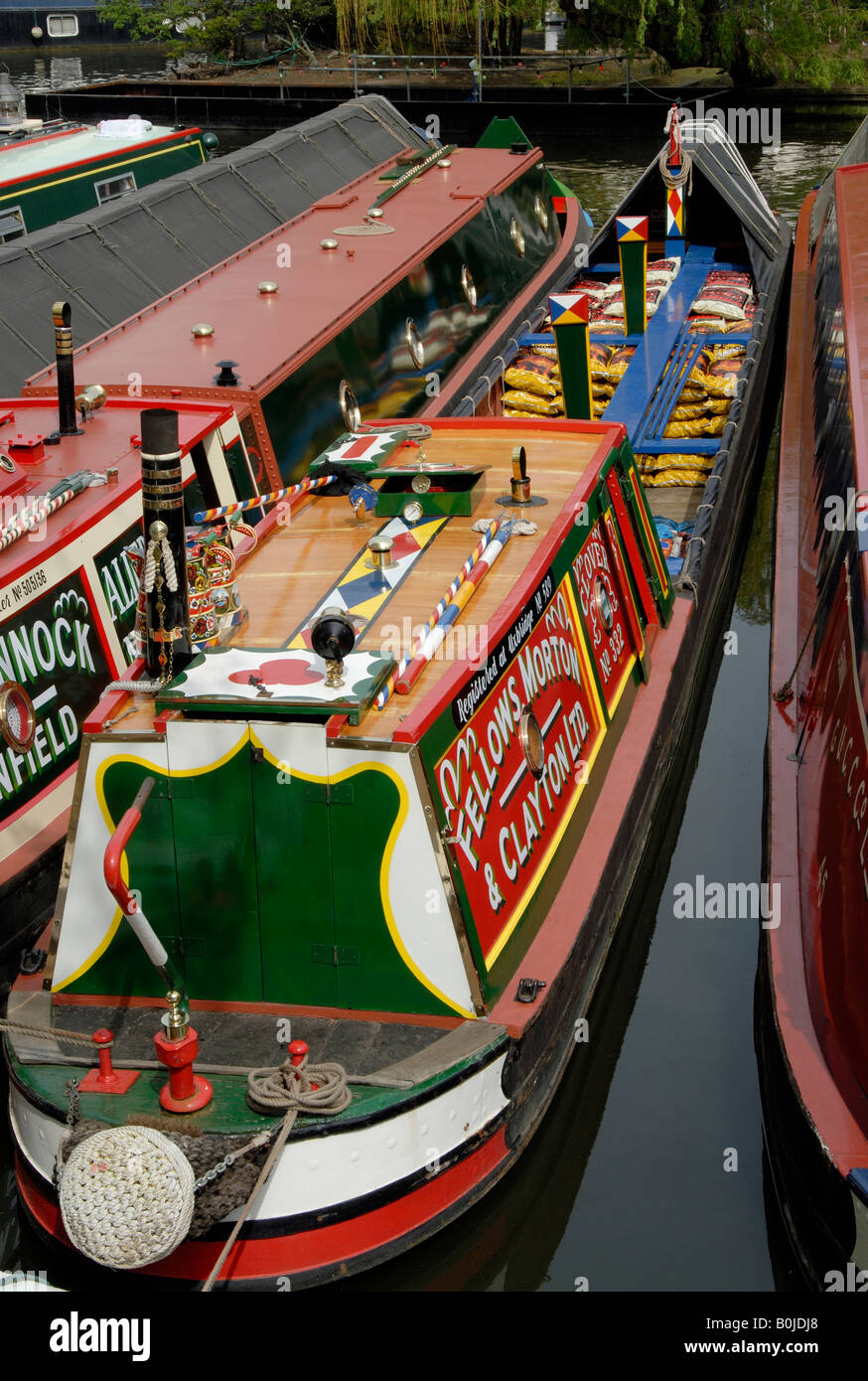 Carbone tradizionale trasporto narrowboat lavoro, Canalway Cavalcata, Little Venice, Londra, Inghilterra Foto Stock