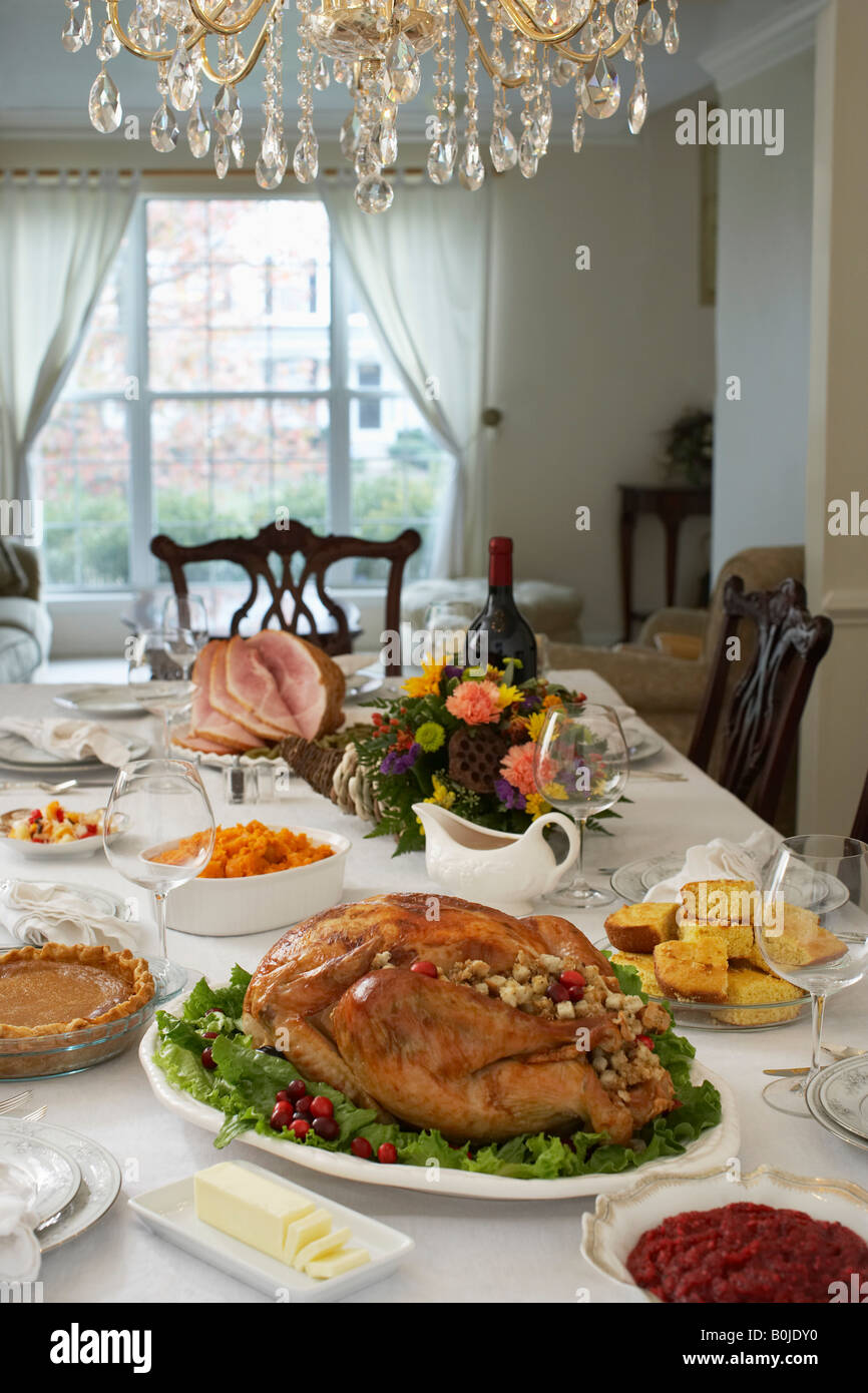 Thanksgivig la cena sul tavolo in elegante home Foto Stock