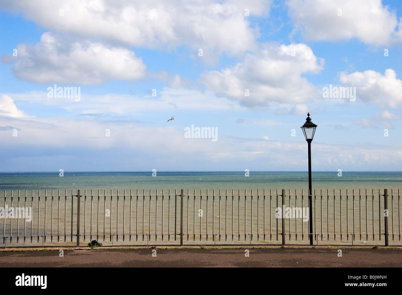 Cima di una scogliera con vista sul mare. Ramsgate Kent, Inghilterra. Foto Stock