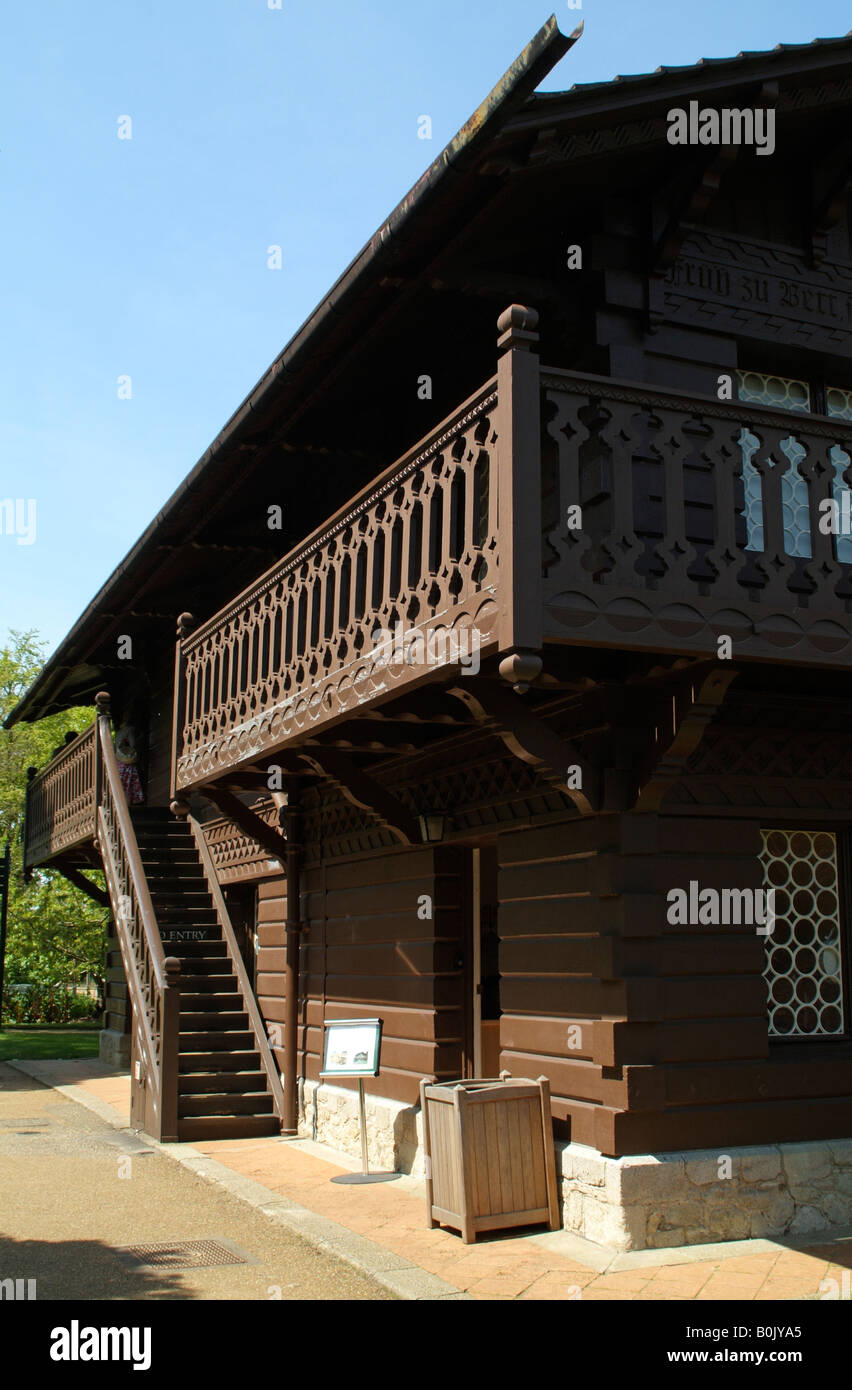 Swiss Cottage costruito per uso da parte di bambini reali Principi e Principesse sul Osborne House Station Wagon presso East Cowes Foto Stock