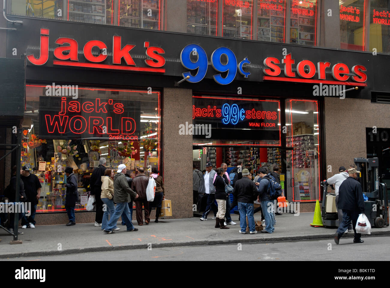 I martinetti 99 cent store nel centro di Manhattan a New York Foto Stock