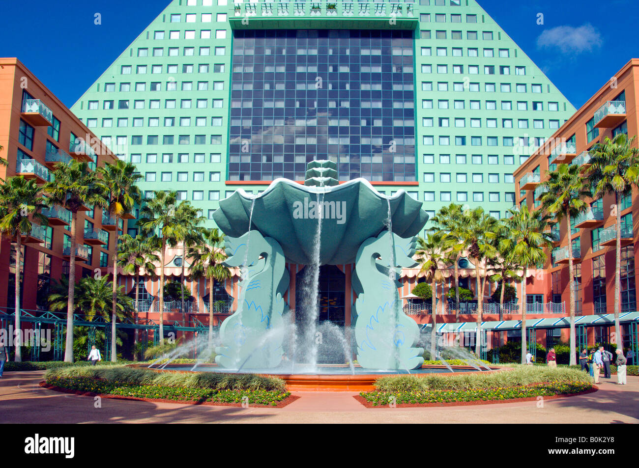 La Disney s Dolphin Resort Hotel cascata ed entrata in Lake Buena Vista Florida USA Foto Stock