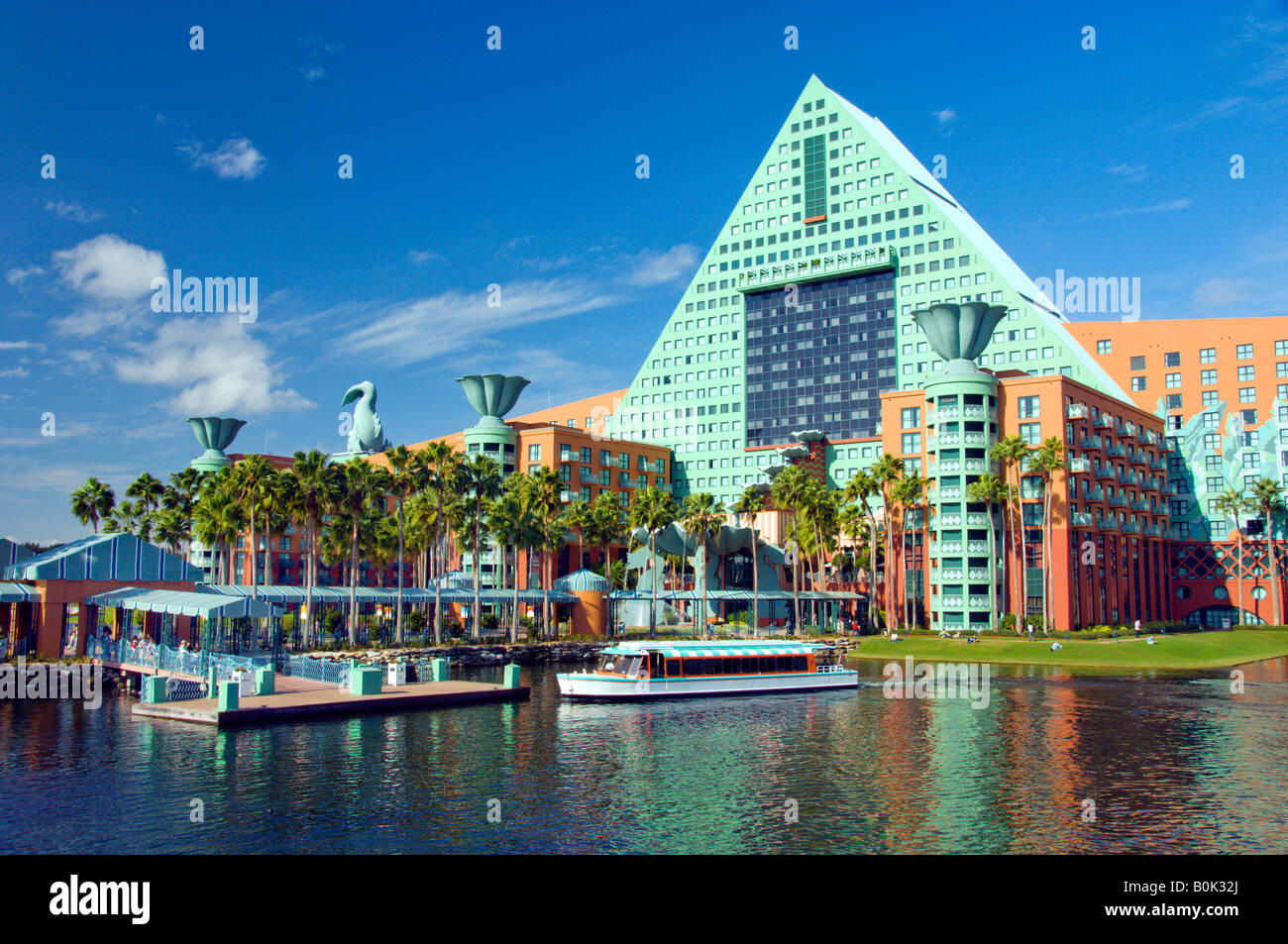 Il Dolphin Resort Hotel con servizio taxi acqueo Taxi in Disney s Lake Buena Vista Resort Florida USA Foto Stock