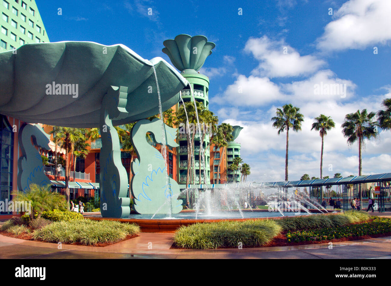 La Disney s Dolphin Resort Hotel cascata ed entrata in Lake Buena Vista Florida USA Foto Stock