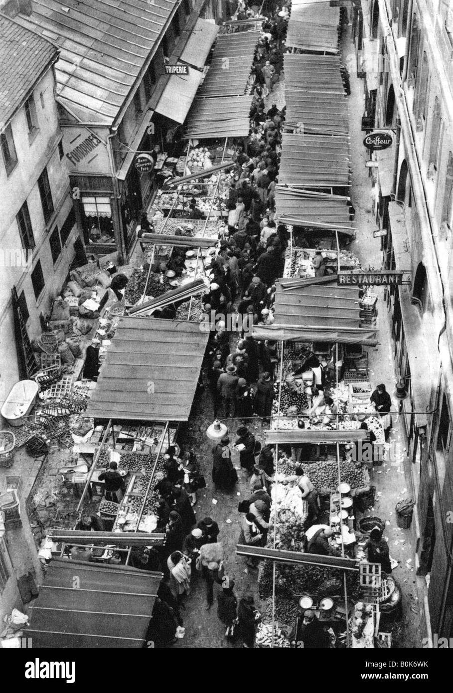 Il pittoresco mercato nel passaggio Berryer, Parigi, 1931.Artista: Ernest Flammarion Foto Stock