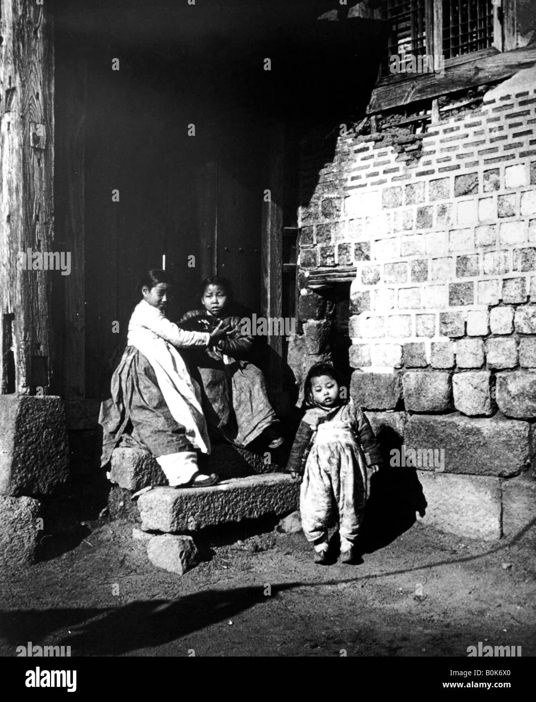 I bambini coreani, Corea, 1900. Artista: sconosciuto Foto Stock
