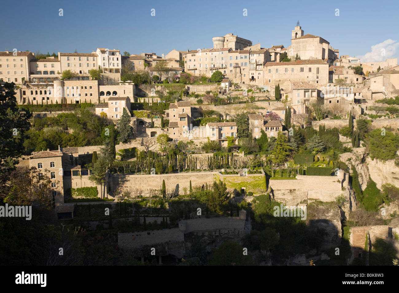 Il villaggio di Gordes (Vaucluse - Francia). Village de Gordes 84220 Vaucluse (84 - Francia). Foto Stock