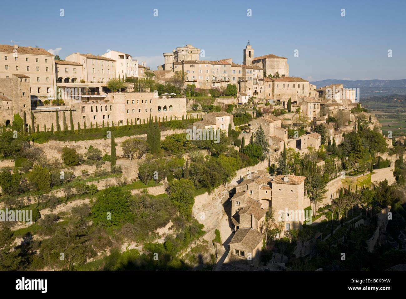 Il villaggio di Gordes (Vaucluse - Francia). Village de Gordes 84220 Vaucluse (84 - Francia). Foto Stock