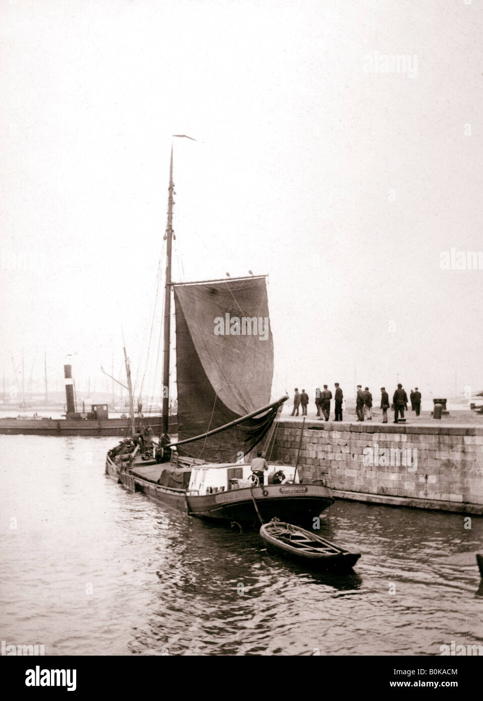 Canal Boat, Marken Isola, Olanda, 1898.Artista: James Batkin Foto Stock
