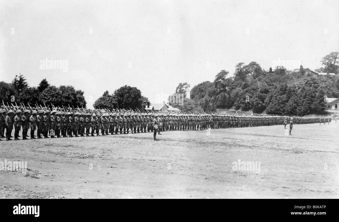 5° Battaglione East Surrey regiment su parade, Chakrata, 1917. Artista: sconosciuto Foto Stock