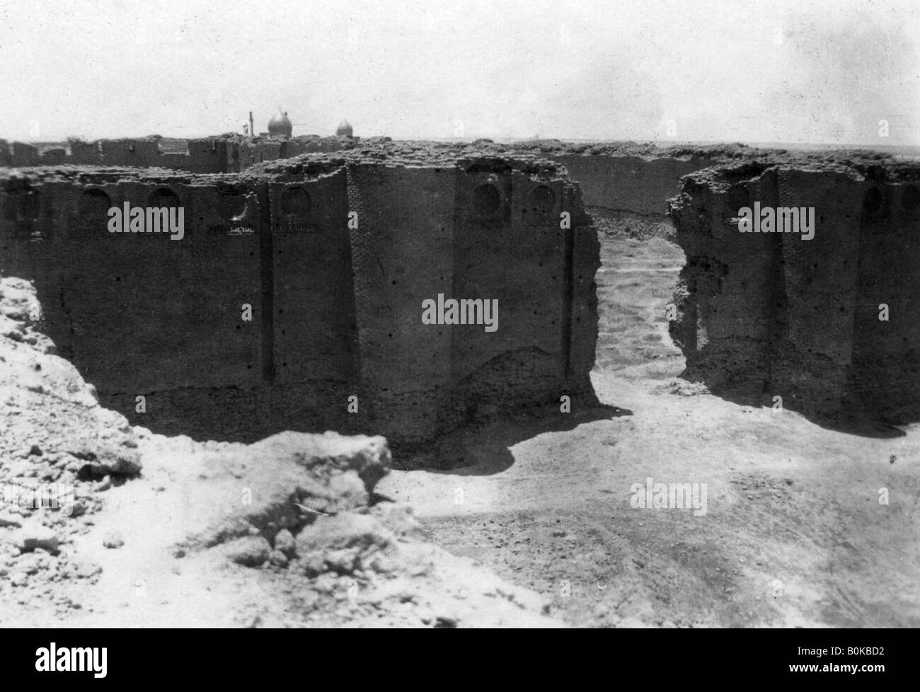 La città di Samarra dalla torre Malwiya, Mesopotamia, 1918. Artista: sconosciuto Foto Stock