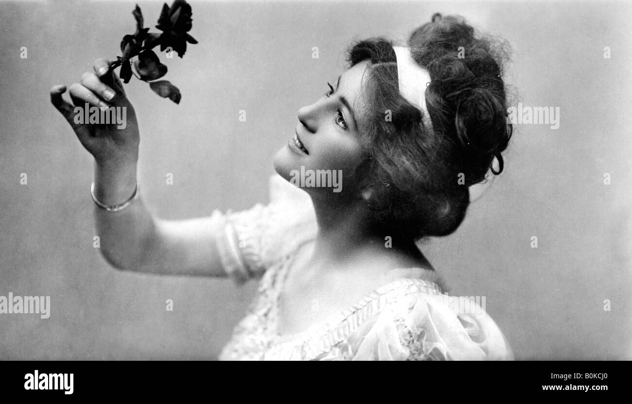 Alice Crawford (1882-1931), l'attrice inglese, 1907.Artista: Raphael Tuck & Sons Foto Stock