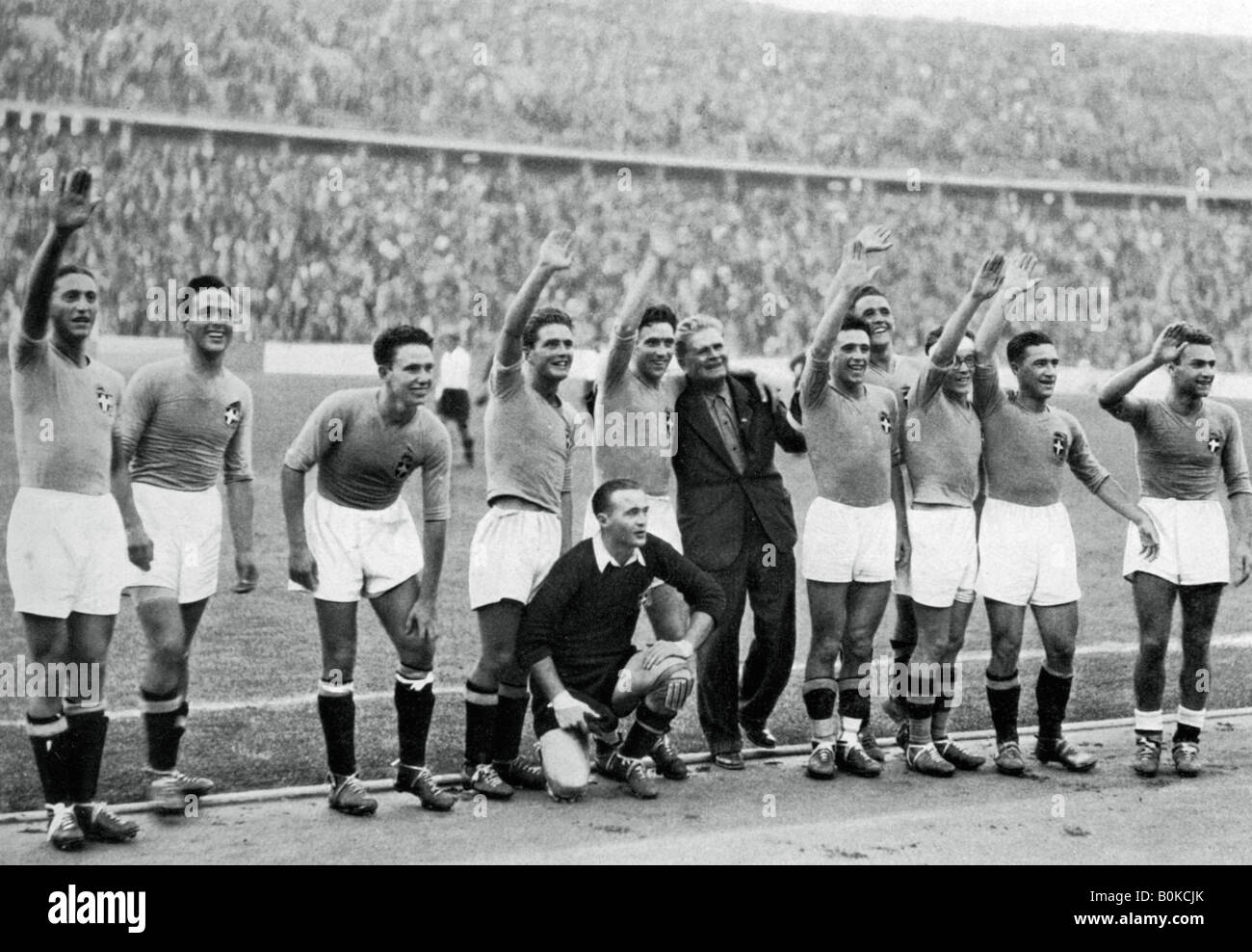 Nazionale italiana di calcio alle Olimpiadi di Berlino, 1936. Artista: sconosciuto Foto Stock