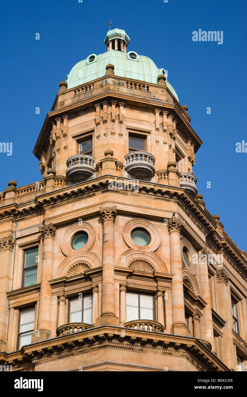 Edificio architettonico dettaglio mostra colonne e finestre ad arco con rame tetto a cupola Argyle Street Glasgow Scozia Scotland Foto Stock