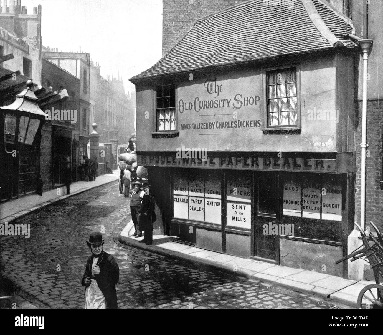 Il vecchio negozio di curiosità, London, 1893.Artista: Giovanni L Stoddard Foto Stock