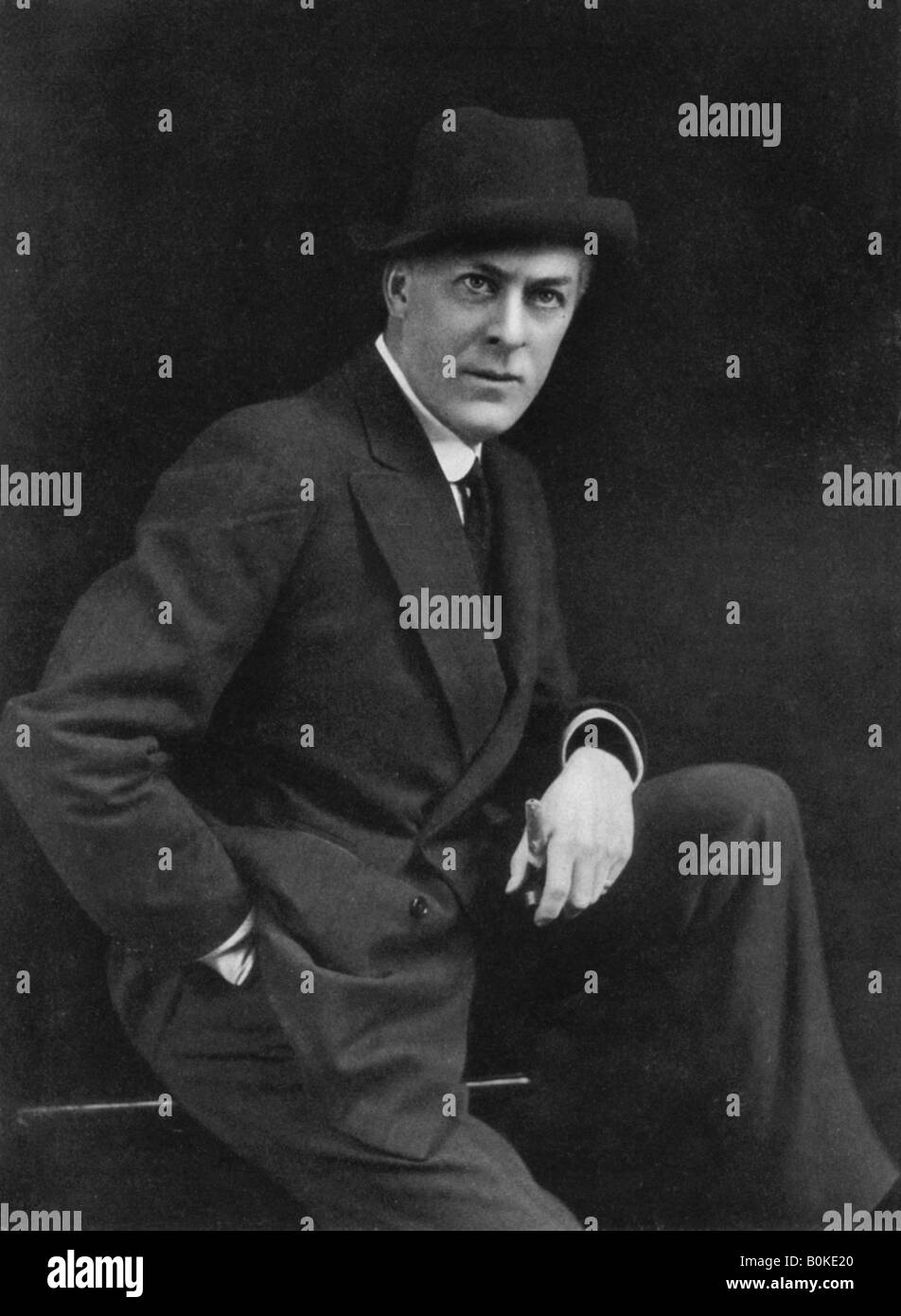 Sir George Alexander (1858-1918), attore teatrale-manager, 1911-1912.Artista: Alfred Ellis & Walery Foto Stock