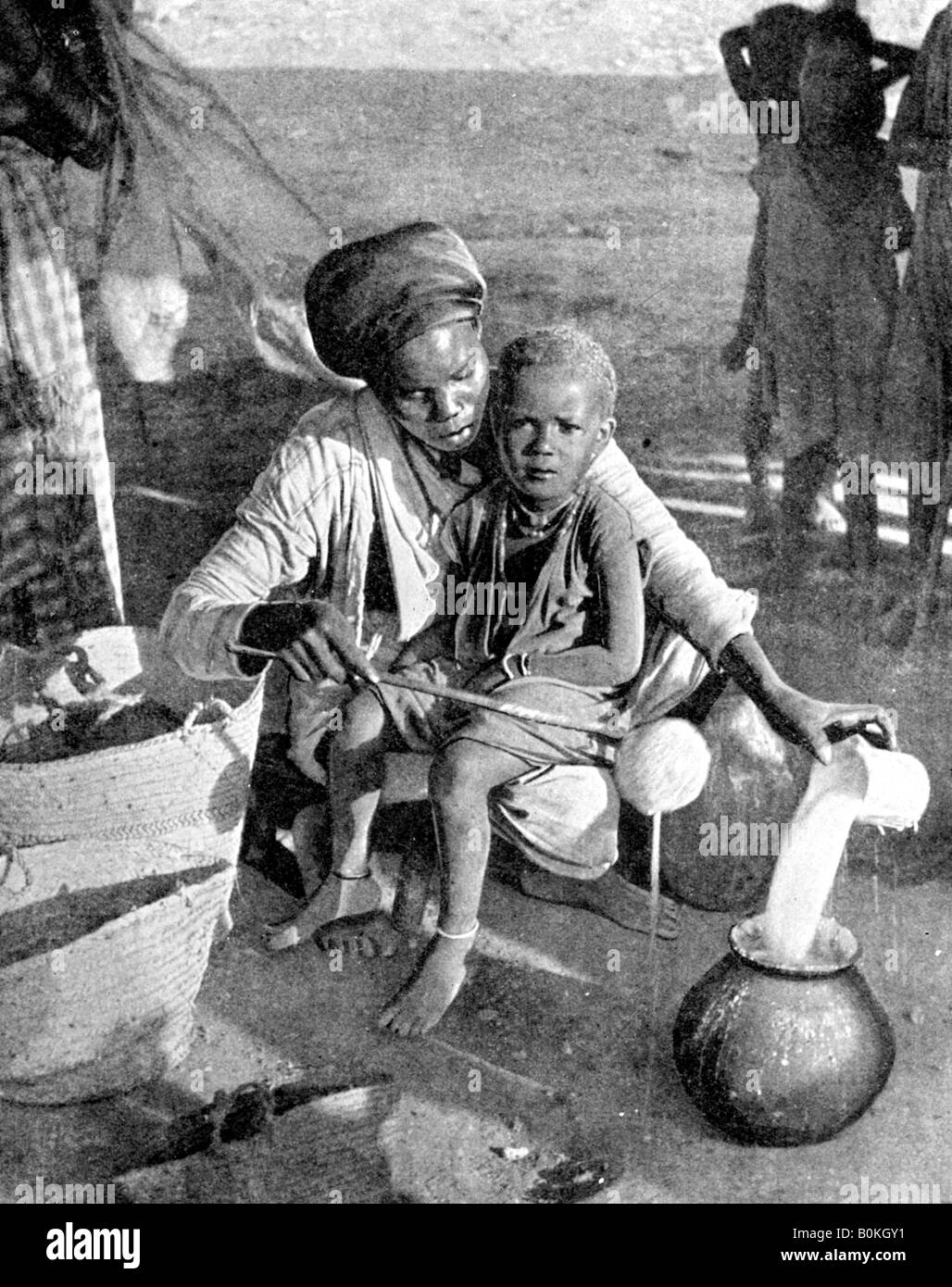 Gatherering mirra e incenso, Somalia, Africa, 1936.Artista: Ampia Foto del Mondo Foto Stock