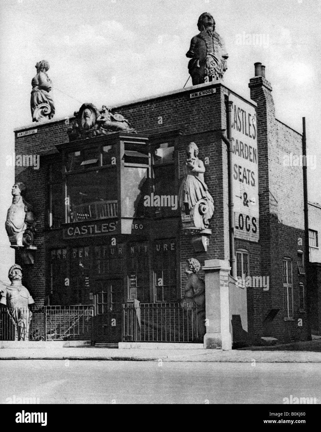 Figureheads di vecchie navi da combattimento, Grosvenor Road, Londra, 1926-1927.Artista: Whiffin Foto Stock