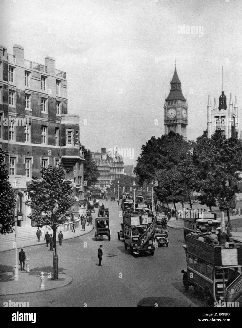 L'angolo di Tothill e strade di Victoria, guardando verso la piazza del Parlamento, Londra, 1926-1927. Artista: Ellis Foto Stock