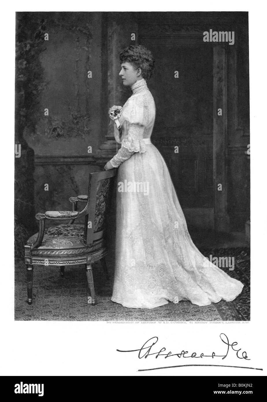 La regina Alexandra (1844-1925), regina consorte del re Edward VII, 1908.Artista: Downey Foto Stock