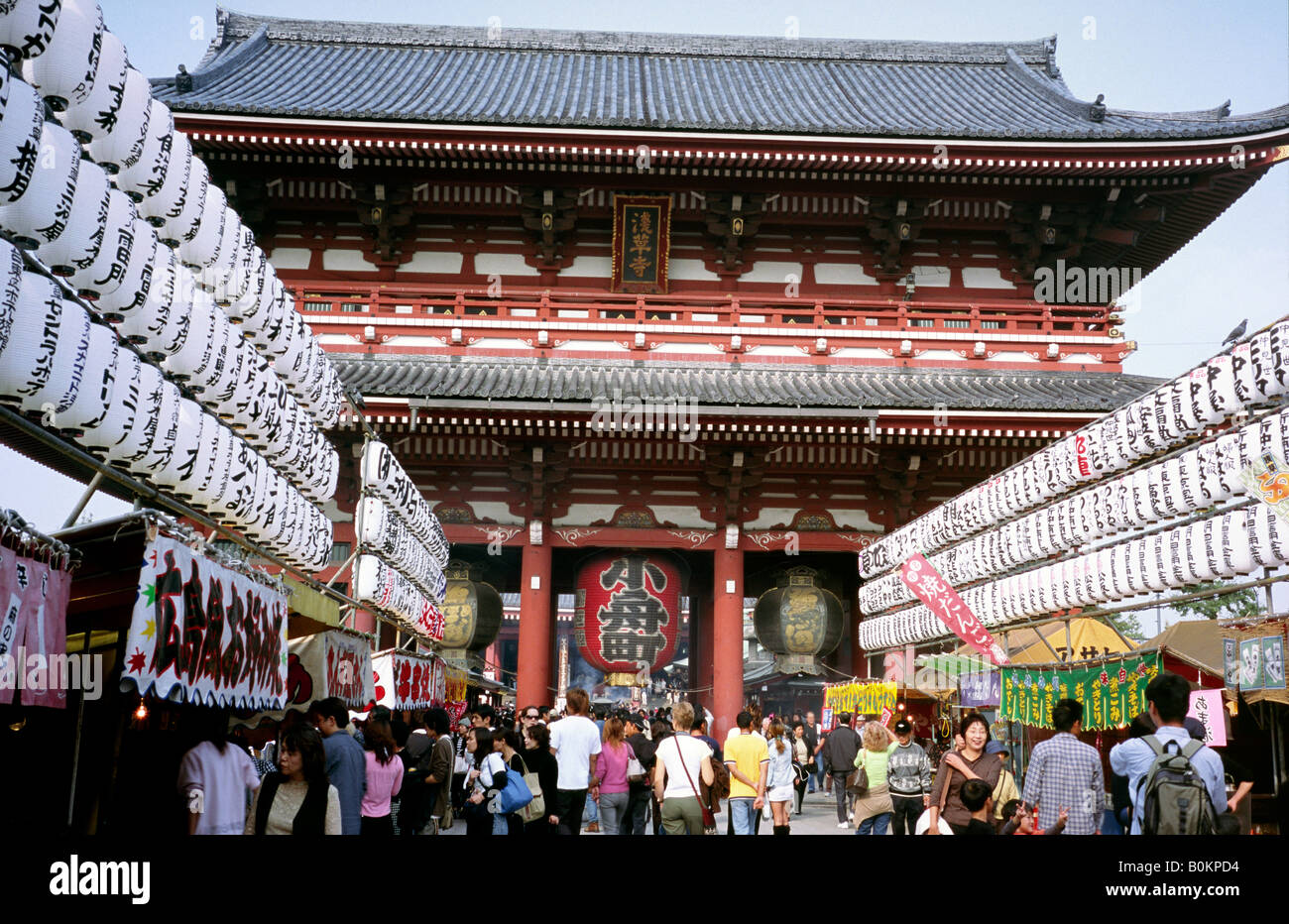 7 Nov, 2004 - Hozomon (Tesoro) porta a Tokyo il quartiere storico di Asakusa. Foto Stock