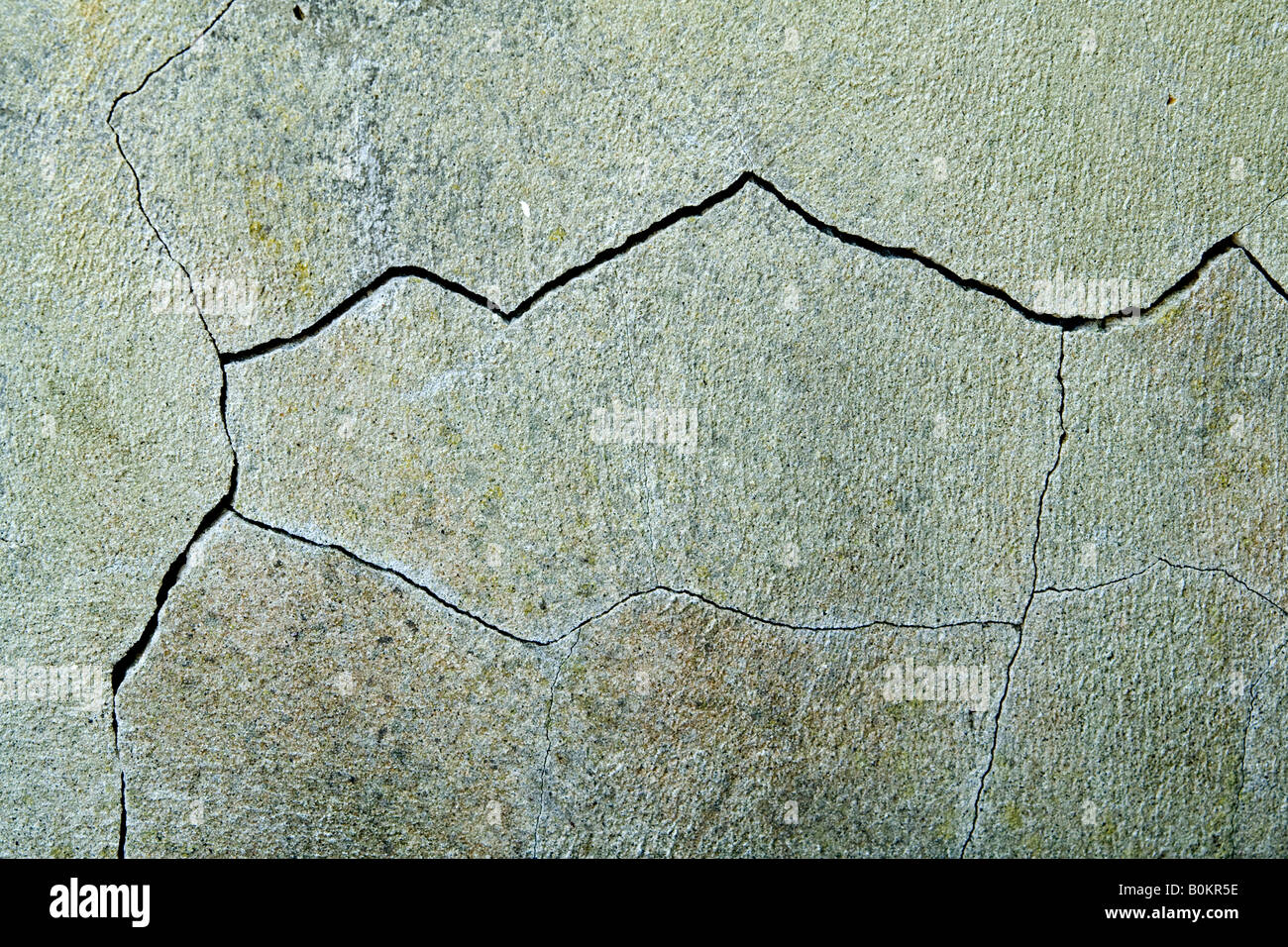 Subsidenza crepe in una parete esterna, UK. Foto Stock