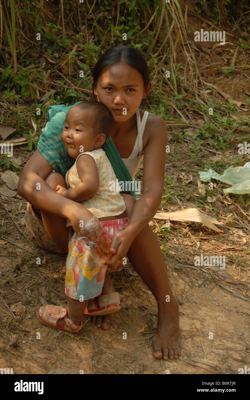 La madre e il bambino,wah monority a thai confine birmano. maehongson, a nord della Thailandia Foto Stock