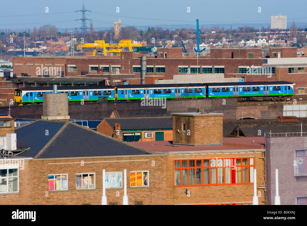 Regno Unito Inghilterra Birmingham treno diurno skyline Foto Stock