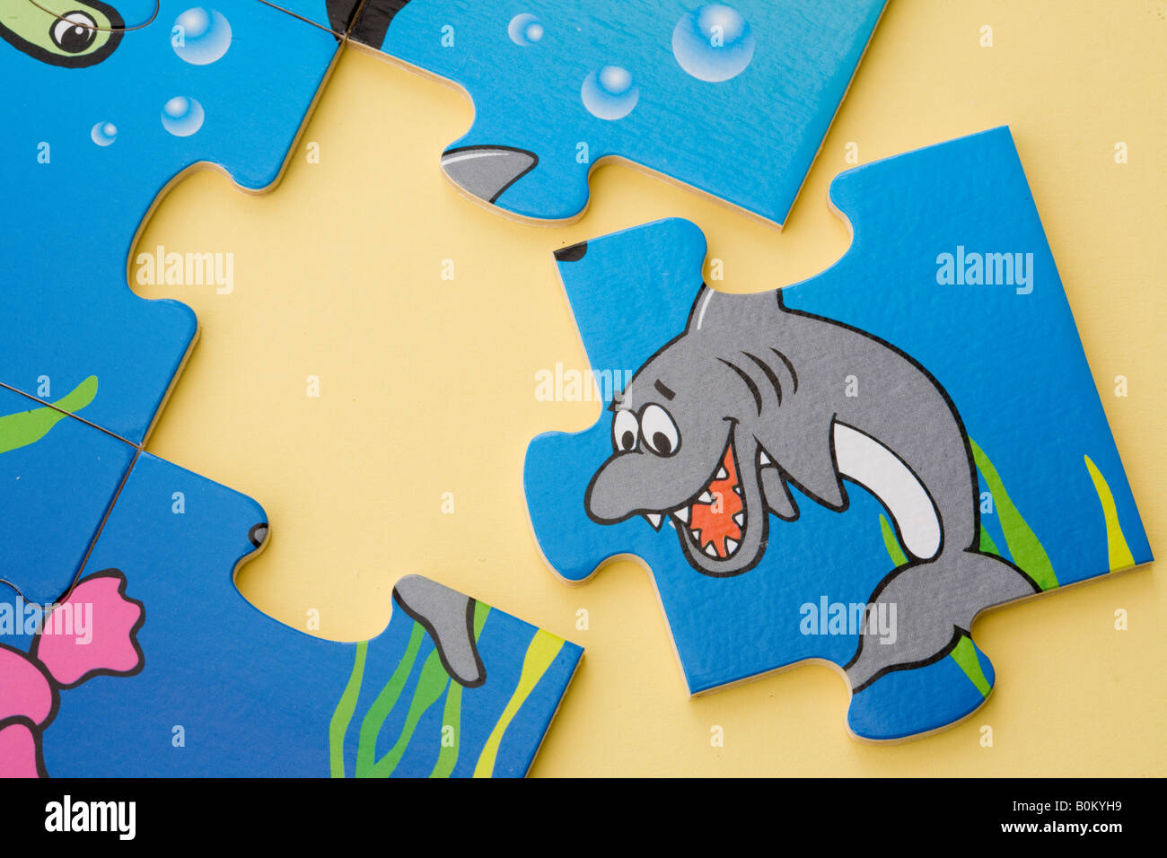 Ultimo pezzo di un bambino foto jigsaw puzzle in close up Foto Stock