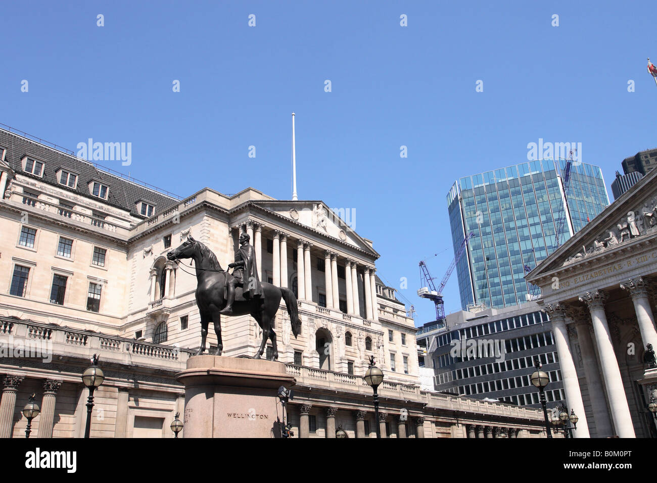 Londra Bank of England edificio su Threadneedle Street con statua del Duca di Wellington Foto Stock