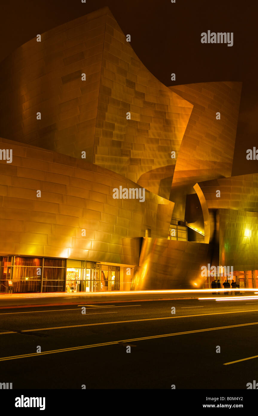 Moderni pannelli di metallo del Walt Disney Concert Hall di Los Angeles. Foto Stock