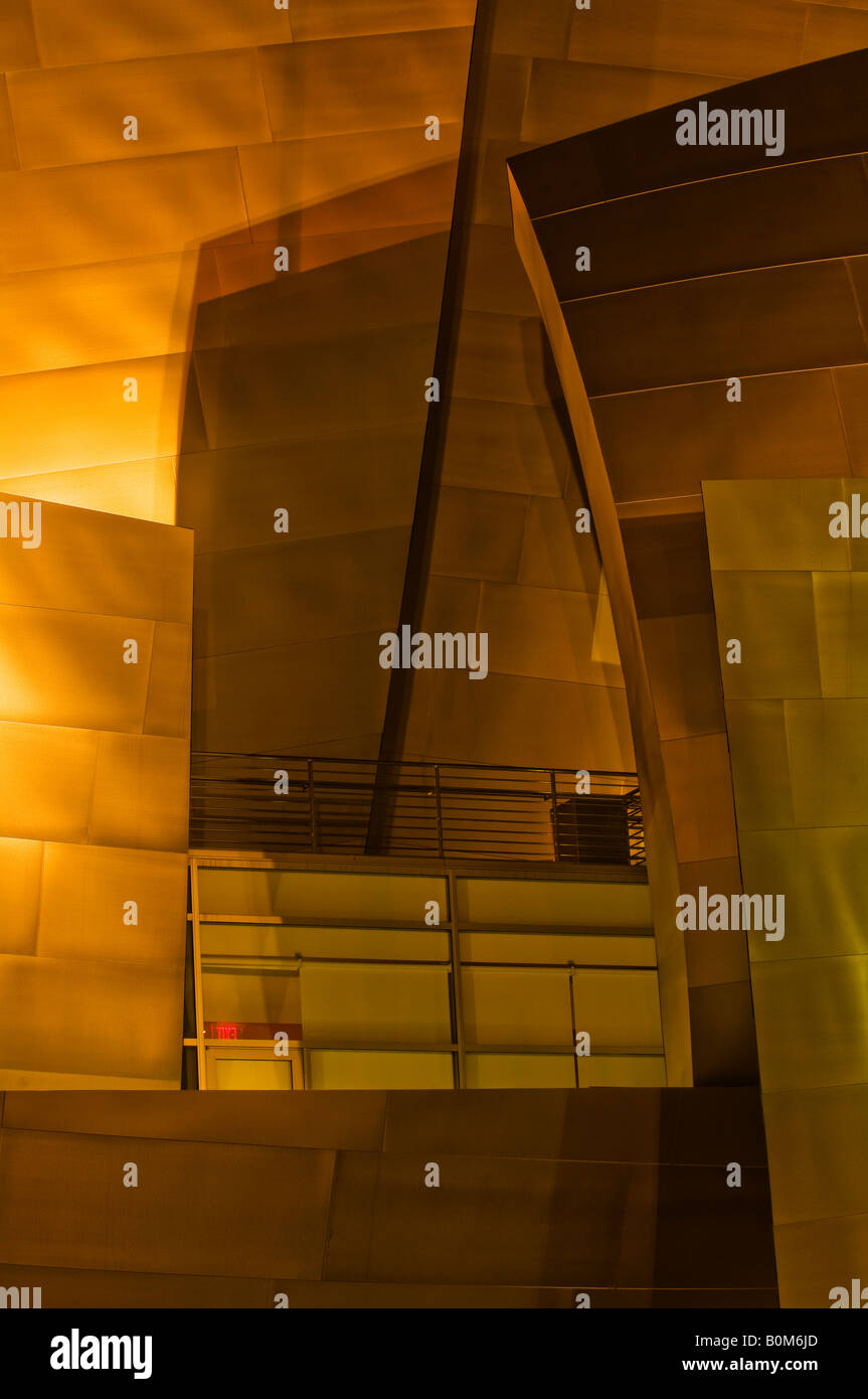 Moderni pannelli di metallo del Walt Disney Concert Hall di Los Angeles. Foto Stock