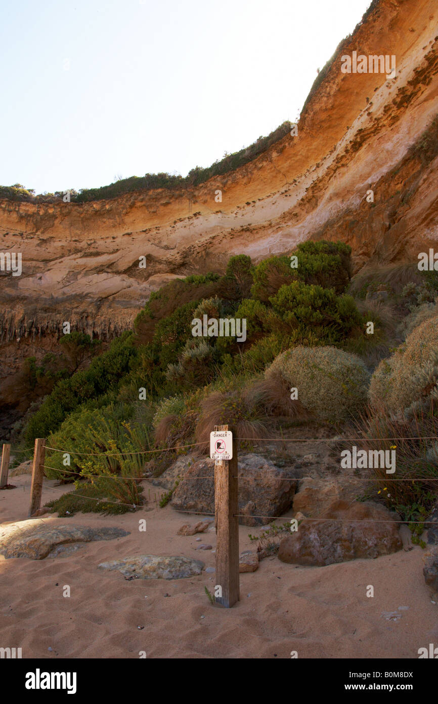 Instabile scogliera sul Loch Ard gorge Victoria Australia. Foto Stock